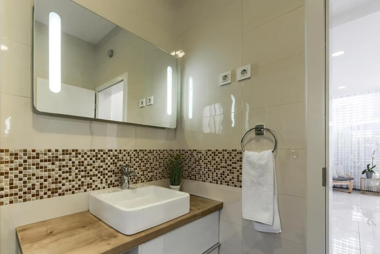 Ivy Apartments Zadar 0*,